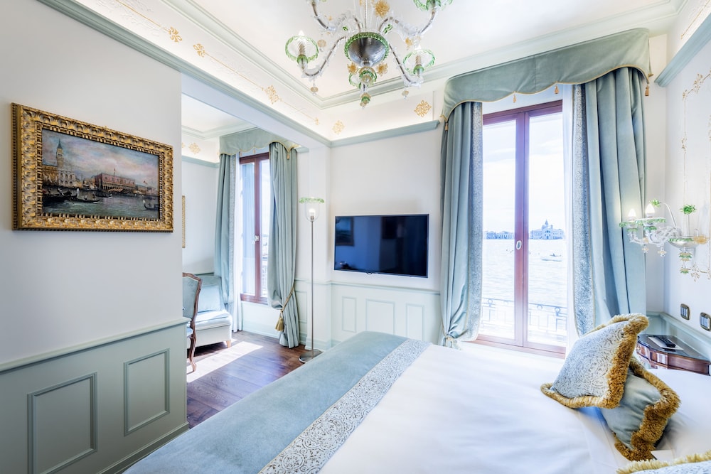 Deluxe Double Room Canal View
