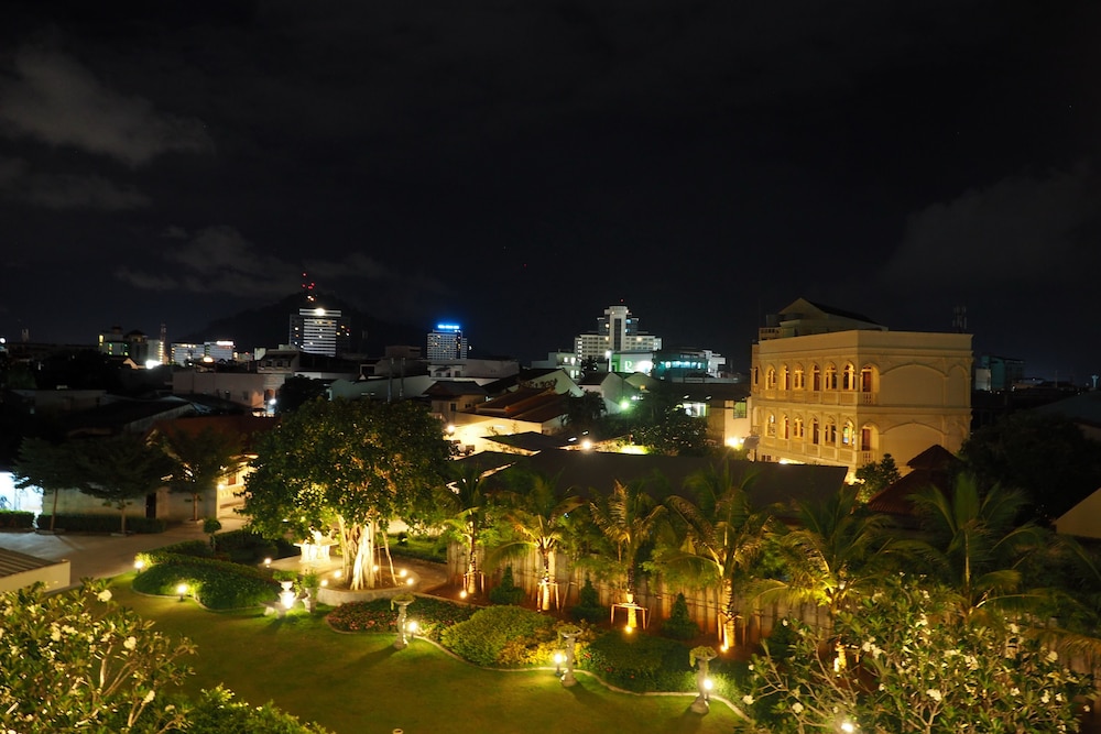 City View Room - Photo 10