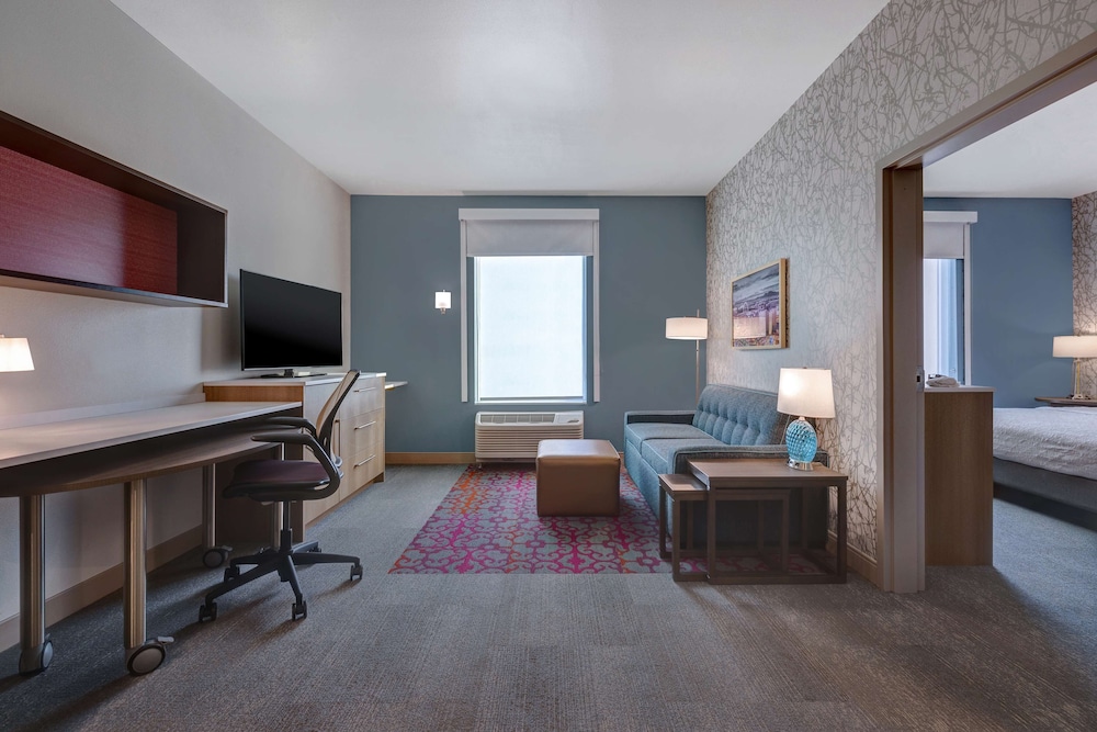 Suite, 1 King Bed, Accessible (Hearing) - Photo 4