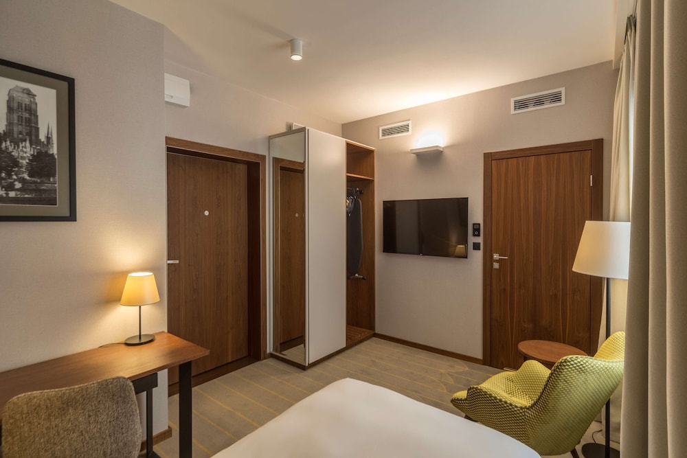 Room (Individual)