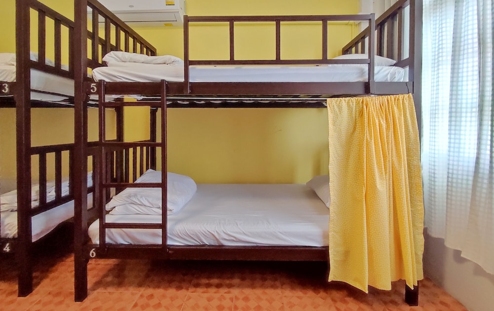 6-Bed Mixed Dormitory Room