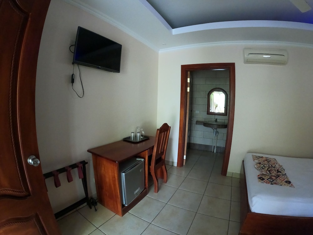 Standard Triple Room photo 2