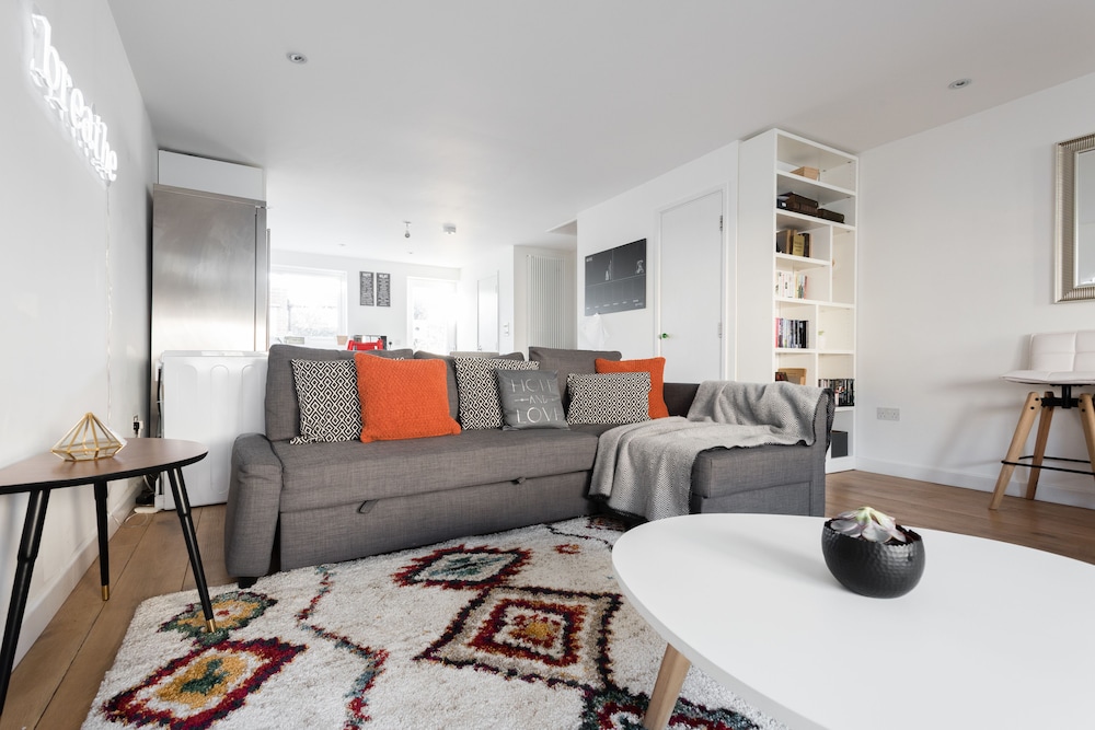 House (4 Bedrooms)
