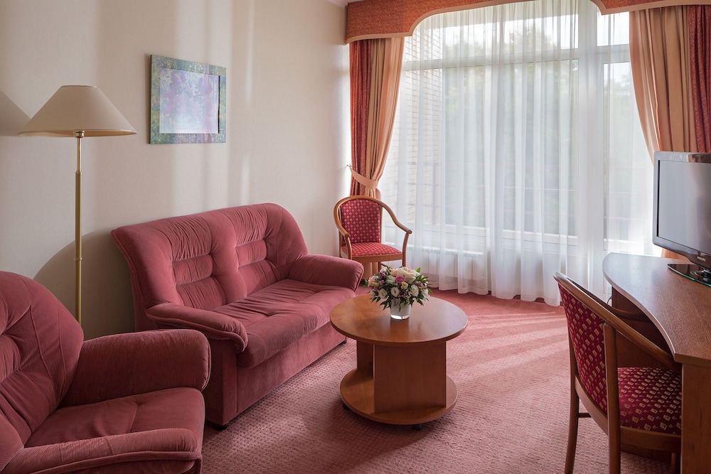 Deluxe Family Room photo 2