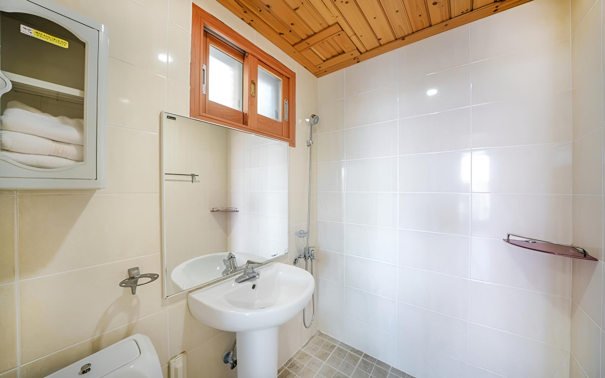 Room (Haedong 202 (ocean view)) - Photo 9