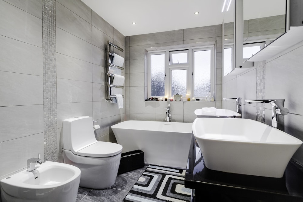 Double Room, Shared Bathroom (Cherry Room), photo 6
