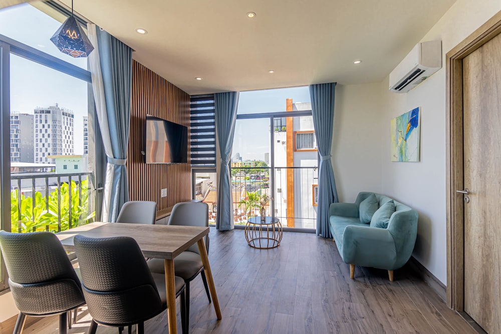 Two-Bedroom Apartment with Balcony - Photo 15