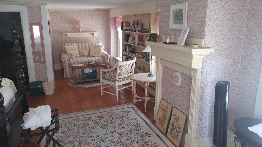 Room, Garden View