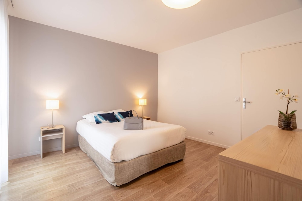Room, 1 Queen Bed, Non Smoking (Upgrade) photo 1
