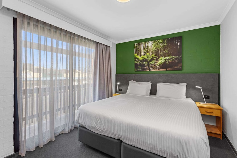 Standard Apartment, 1 King Bed, Non Smoking, Kitchenette photo 1