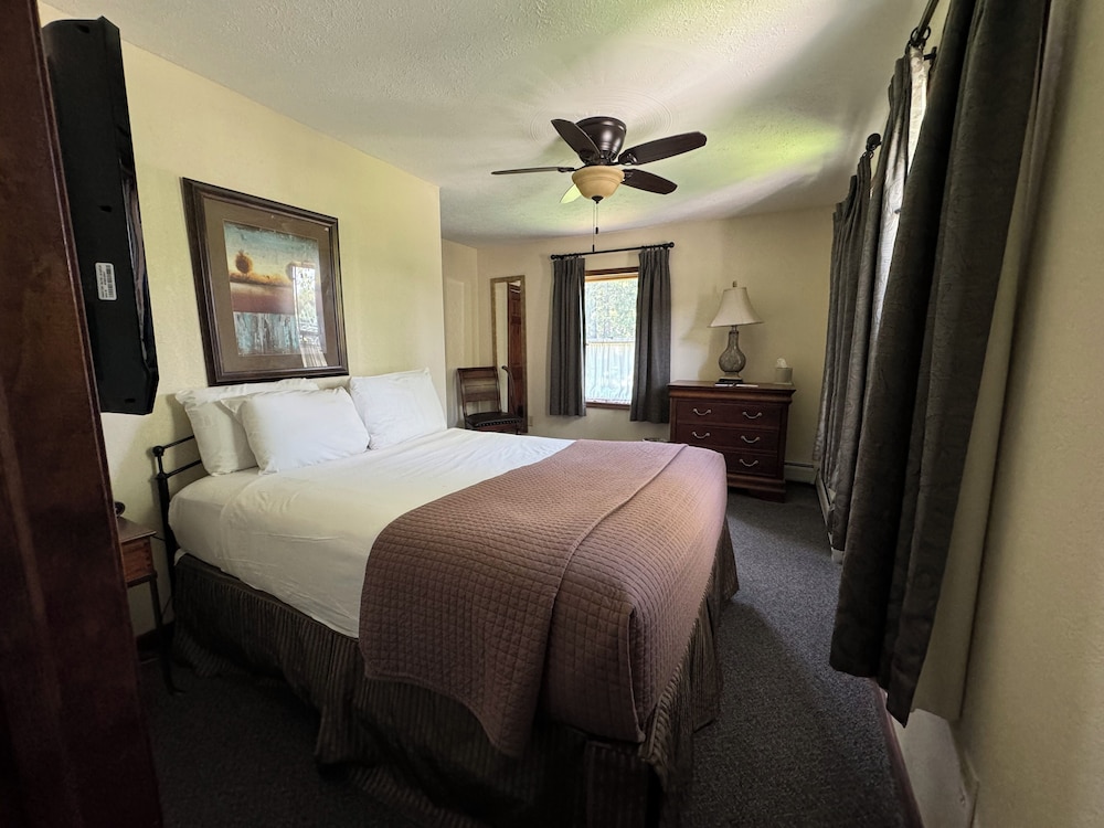 Basic Suite, 1 Queen Bed, Non Smoking