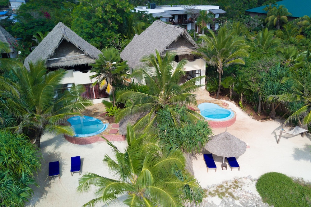 Frangipani Suite photo 3