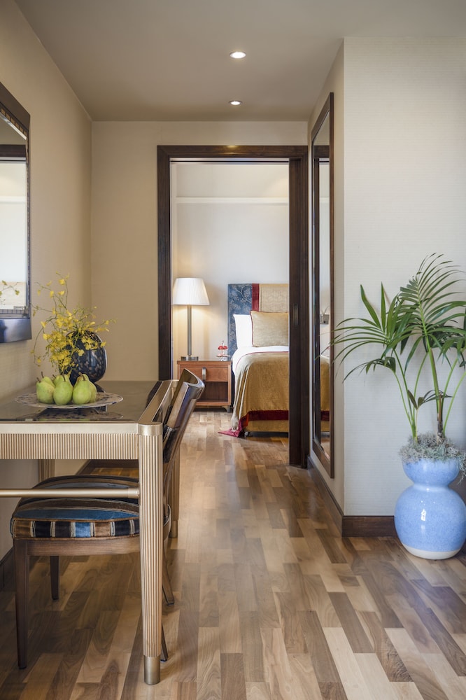 Family Room (New City Floors 5-6)