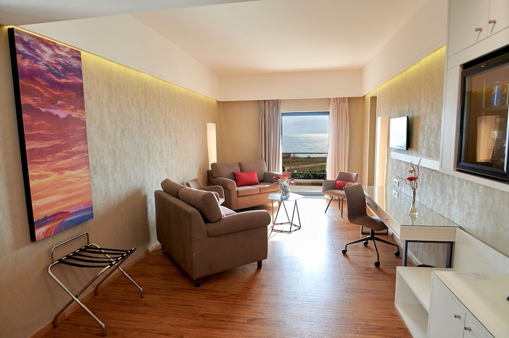 Family Room, 2 Twin Beds, Non Smoking, Sea View (Superior) - Photo 8