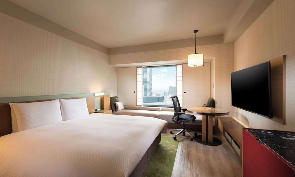 Deluxe Room, 1 King Bed - Photo 5