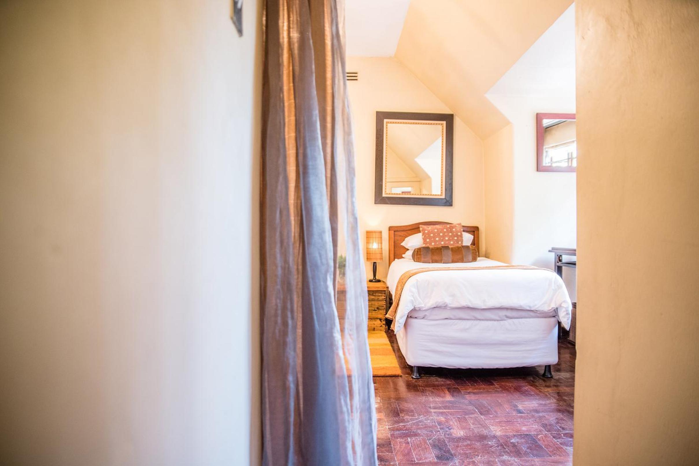 Twin Room with Bath - Room 11
