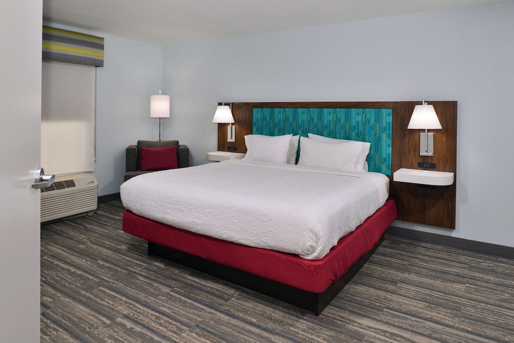 Suite, 1 King Bed, Accessible, Non Smoking - Photo 4
