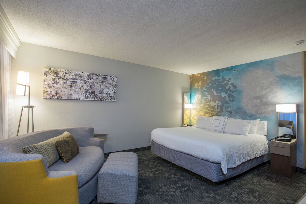 Room, 1 King Bed with Sofa bed (Hearing Accessible) - Photo 2