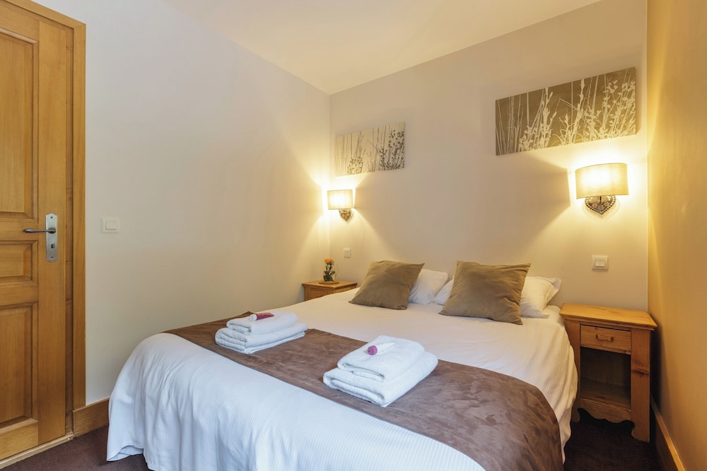 Family Apartment, Multiple Bedrooms (Vallorcine Buet 33 ski in / ski out) Family Apartment, Multiple Bedrooms (Vallorcine Buet 33 ski in / ski out)