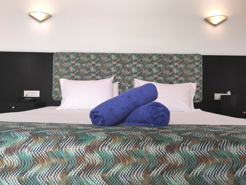 Suite, Partial Sea View photo 3