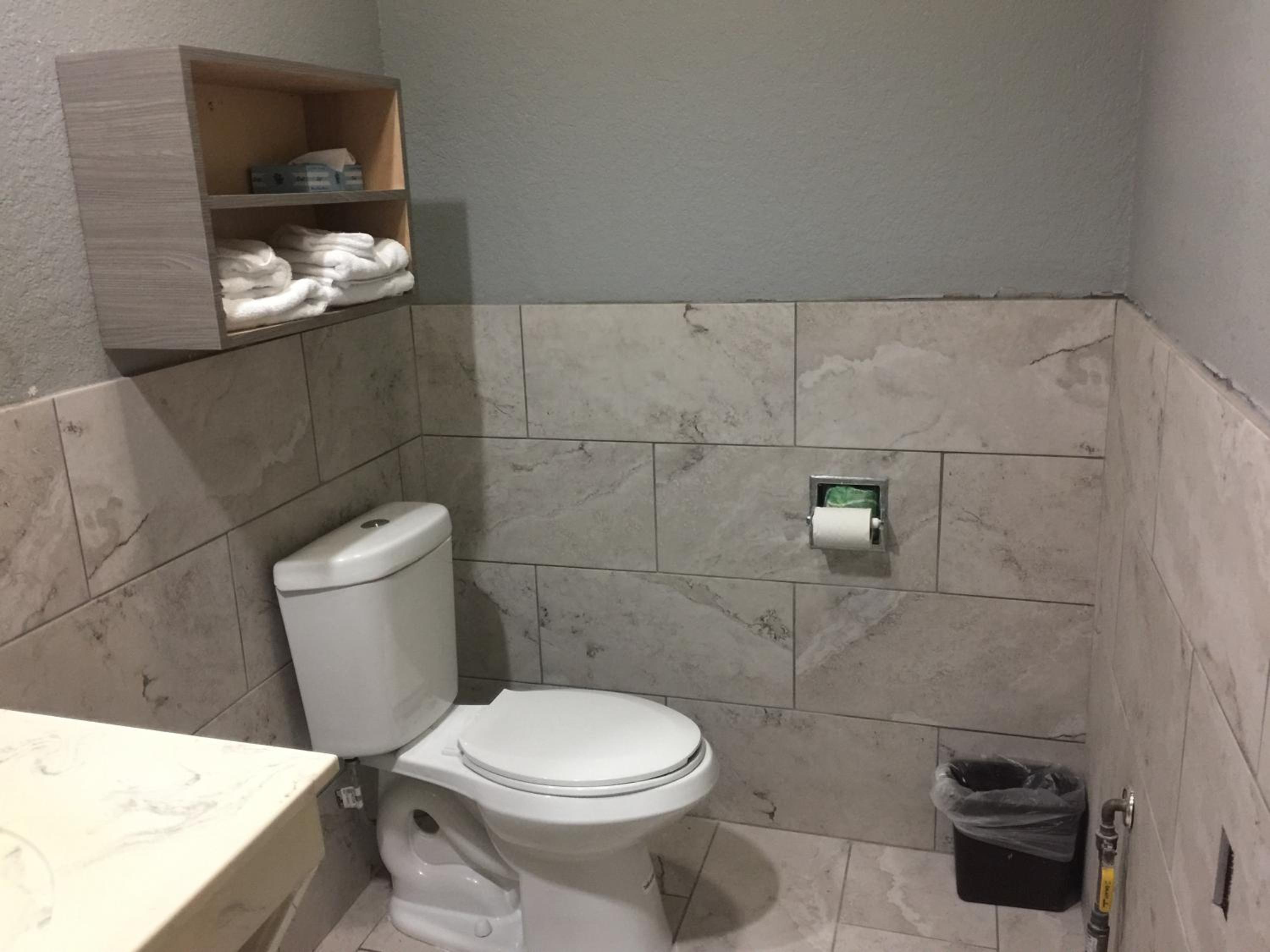 King Suite with Spa Bath - Photo 6