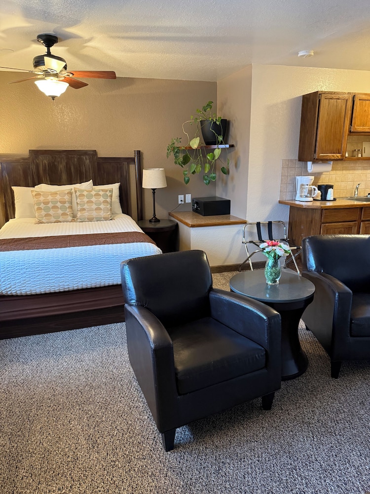 Room, 1 Queen Bed, Kitchenette
