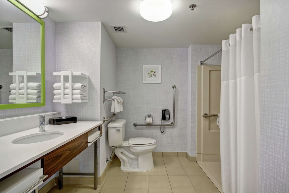 Basic Room, 2 Queen Beds, Accessible, Non Smoking - Photo 5
