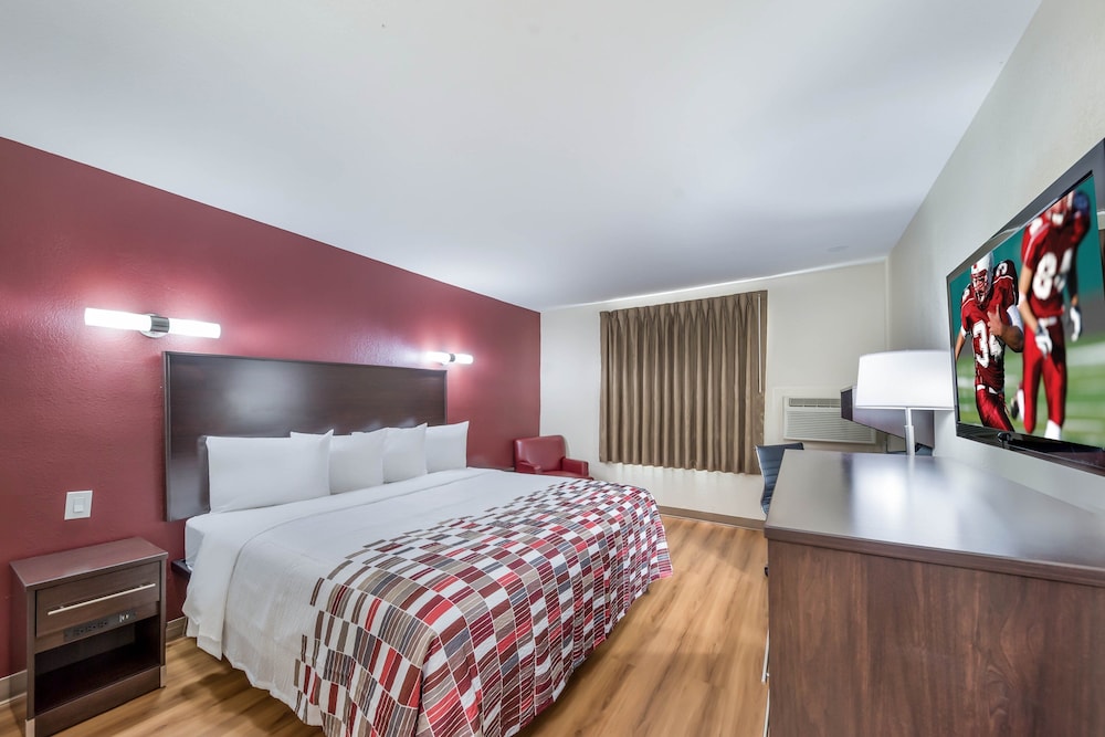 Deluxe Room, 1 King Bed, Accessible, Non Smoking - Photo 2