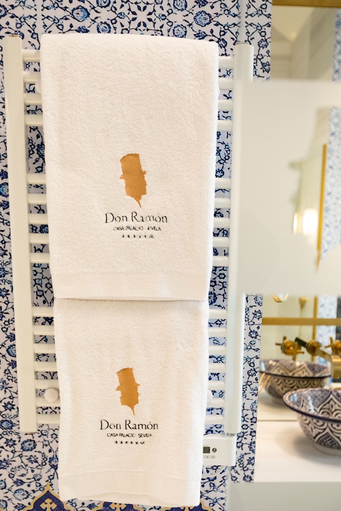 Luxury Suite - Photo 23