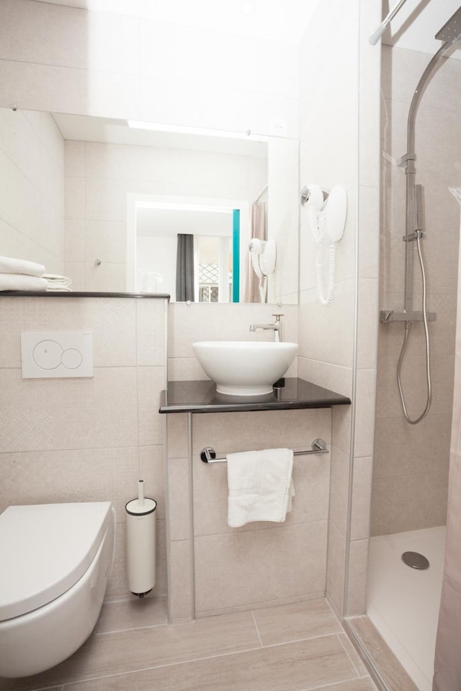 Renovated double room photo 3
