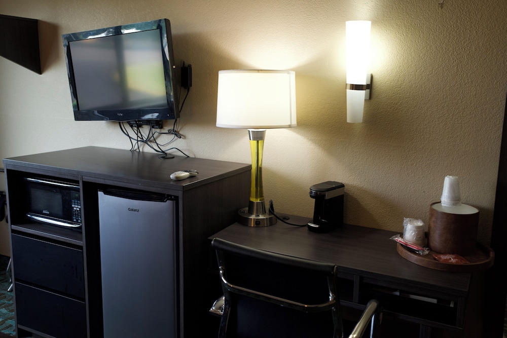 Standard Room, 1 Queen Bed - Photo 5