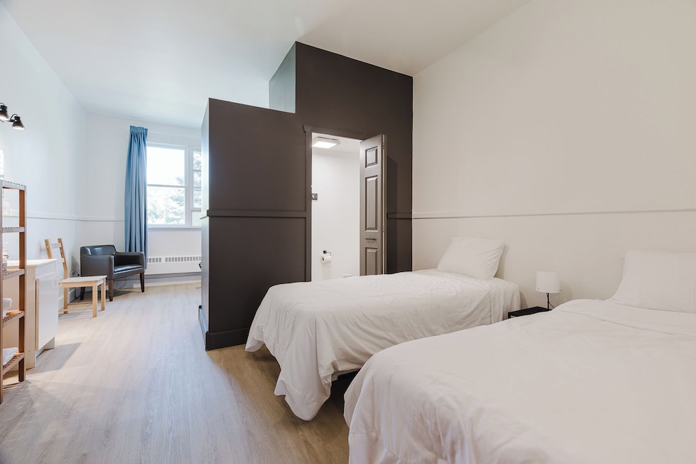 Room, Multiple Beds (#28)