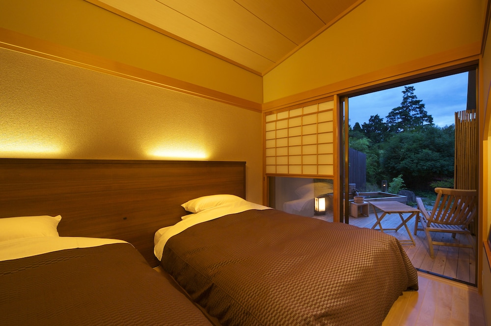Japanese Western Suite Room with Outside Bath photo 2