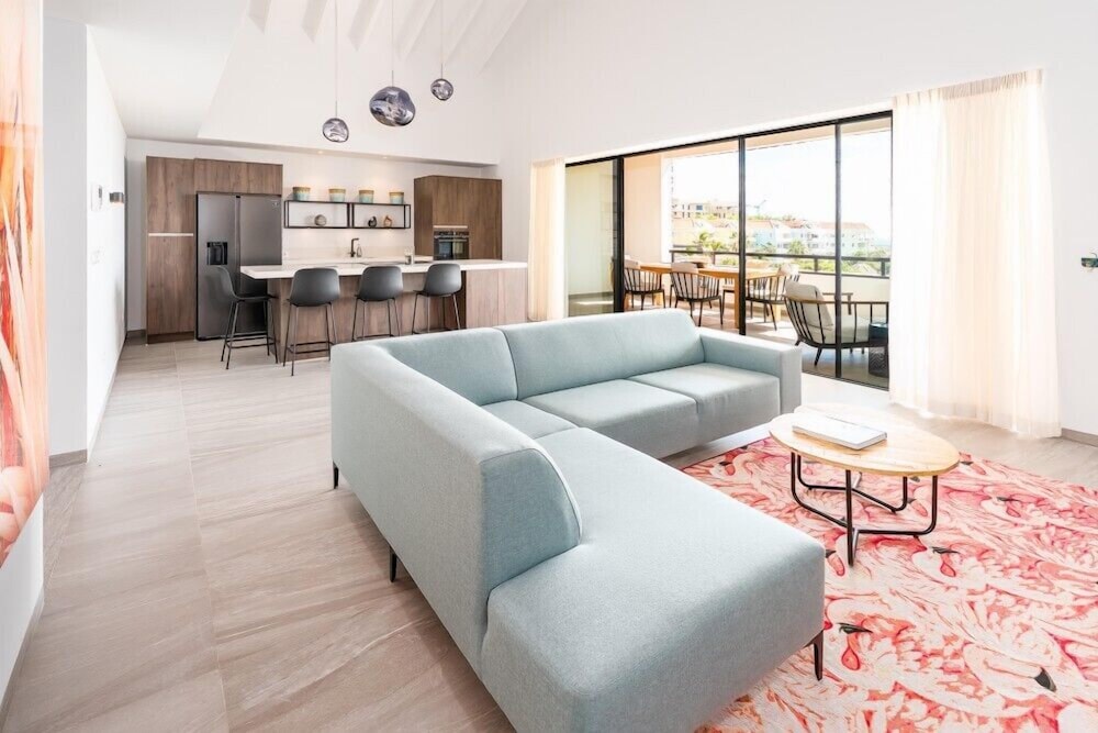Beach Front Luxury Penthouse 2-3 bedroom