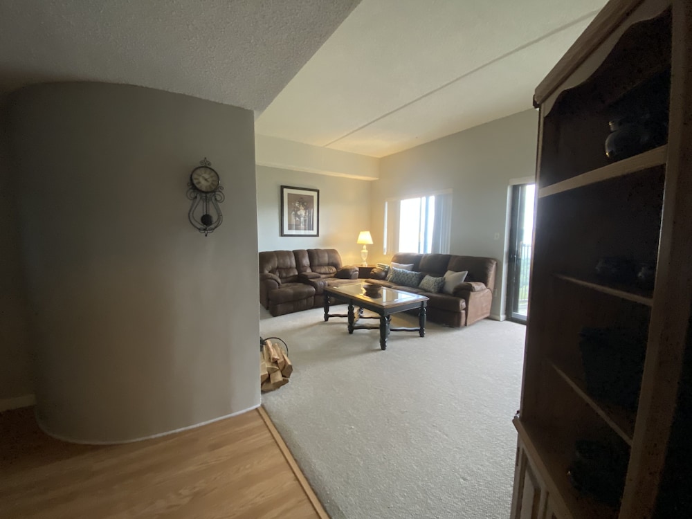 Condo, 2 Bedrooms