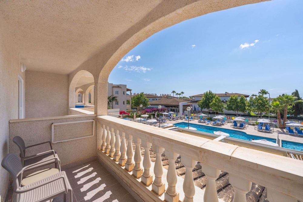 Junior Suite, Pool View - Photo 2