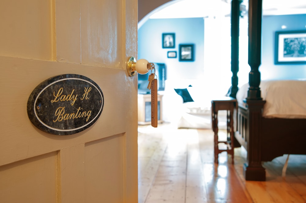Room (Lady Banting)