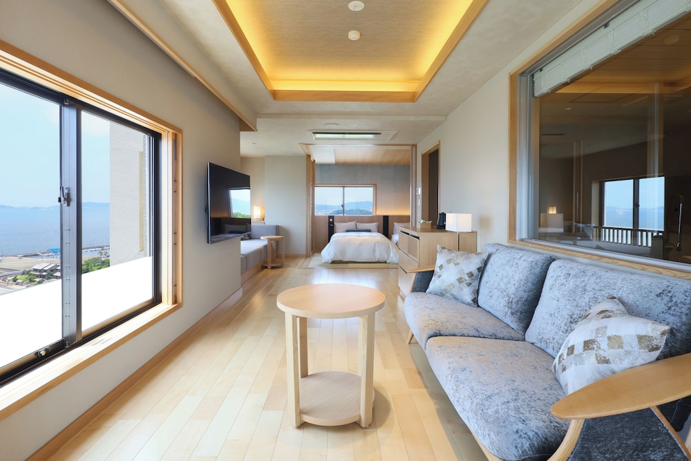 Universal View Suite, Ocean View, East Wing