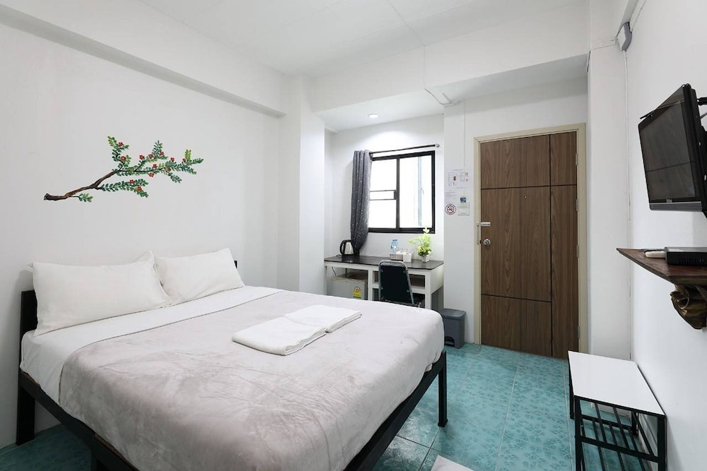 Standard Double Room - Photo 18