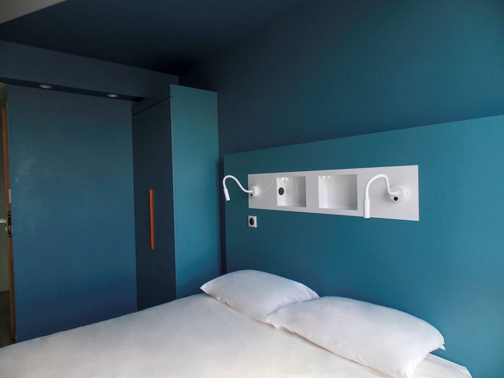 Standard Room, 2 Twin Beds - Photo 4