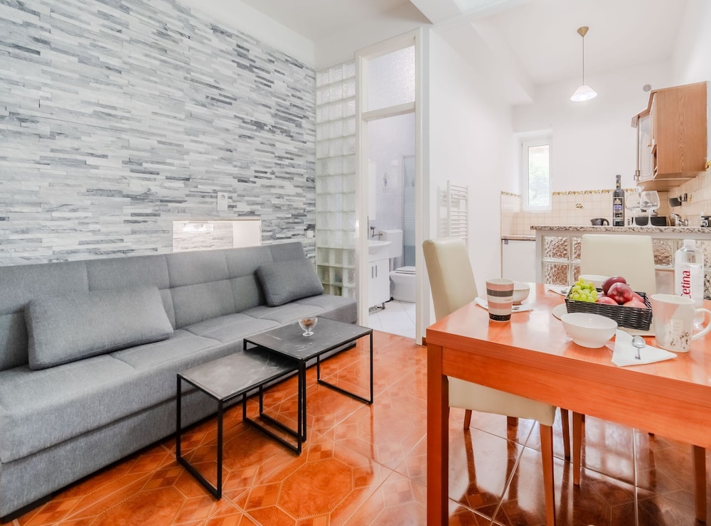 Apartment (Urban Nest Room)
