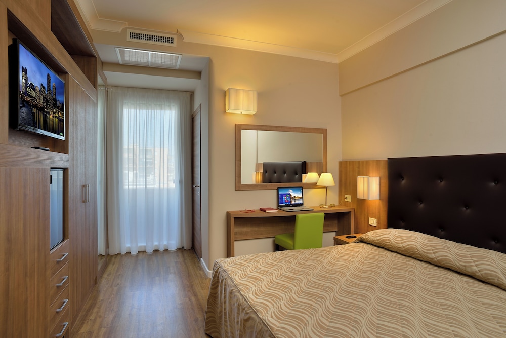 Deluxe Double Room Single Use, Non Smoking, Partial Sea View photo 1