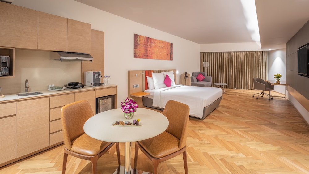 Family Studio Room - Queen Bed