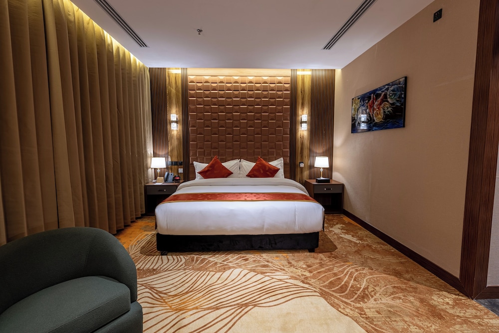 Deluxe Suite, City View photo 2