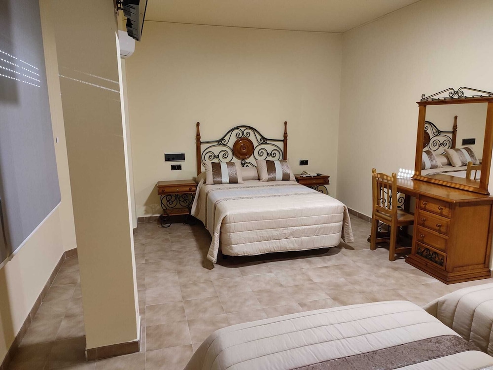 Basic Quadruple Room photo 2