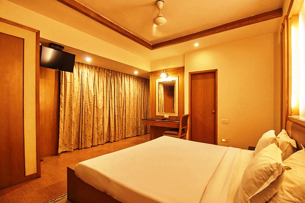 Suite AC Room photo 2
