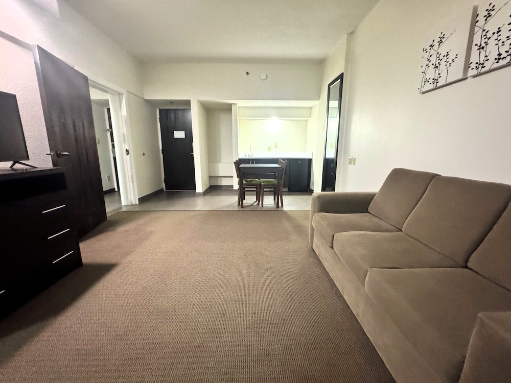 Suite, 1 Bedroom, Accessible, Non Smoking (Mobility, Tub W/grab Bars)