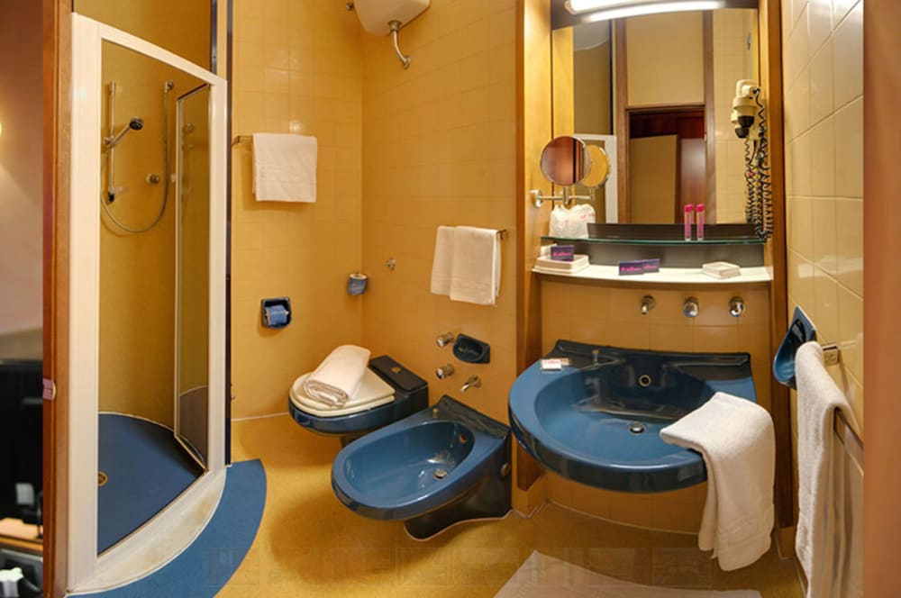 Double or Twin Room - Photo 3