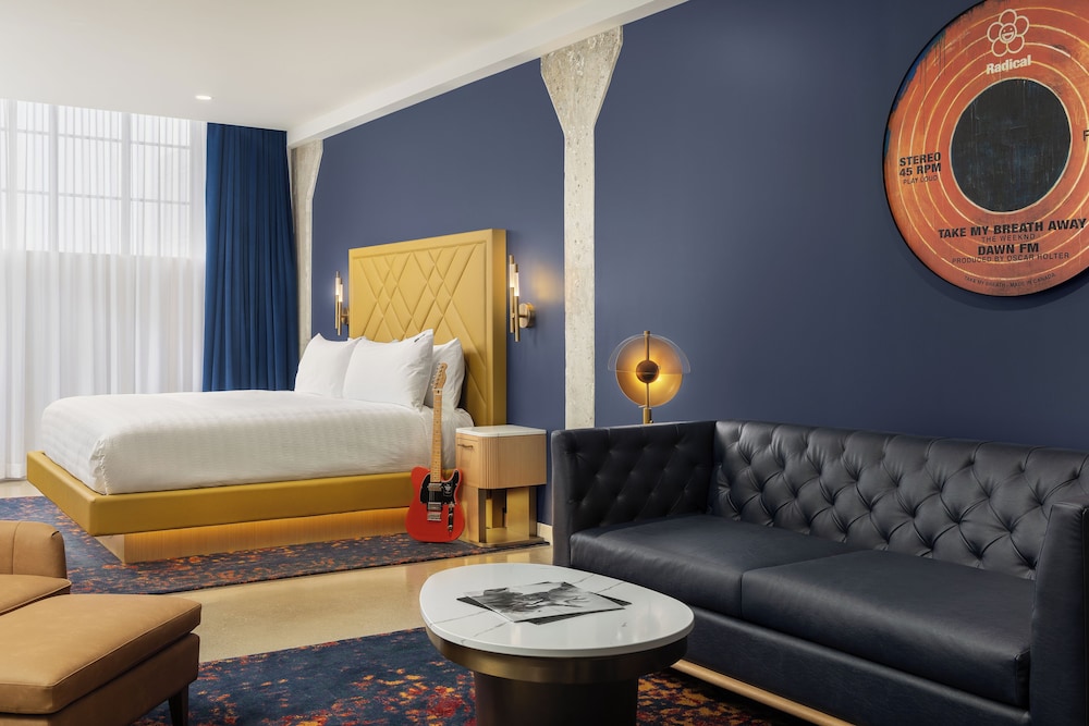 Superior Room, Mobility Accessible (King with Sofa Bed)