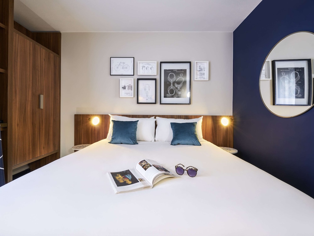 Standard Room, 1 Queen Bed photo 2